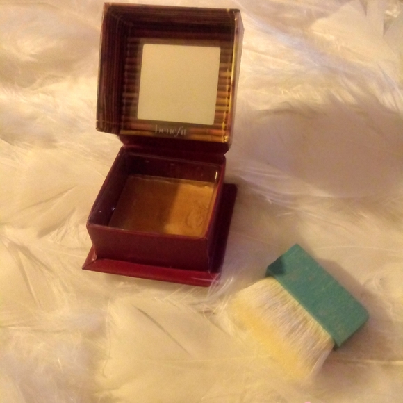 Benefit Hoola Bronzer - Picture 3 of 3